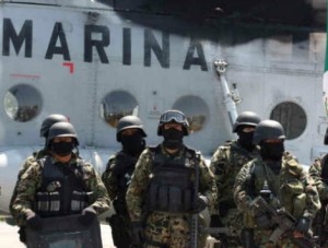 Marinos en cumplimiento de su deber. Foto: Milenio Diario