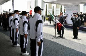 Osorio Chong abandera a Delegación Deportiva. Foto: Segob