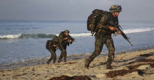 Personal de la Infantería de Marina realiza ejercicios anfibios. Foto: Semar