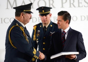 EPN reconoce labor del EMP. Foto: Presidencia