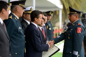 EPN entrega reconocimientos. Foto: Presidencia