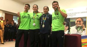 Los medallistas olímpicos fueron recibidos con loas y vitores. Foto: Especial
