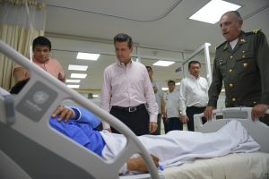 EPN visita a soldados heridos. Foto: Presidencia