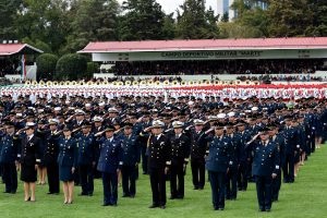 Quedan solamente 2 entregas de ascensos a la presente administración. Foto: Angel Silva 
