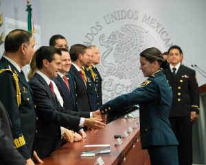 EPN durante la Ceremonia de Ascensos del EMP. Foto: Presidencia